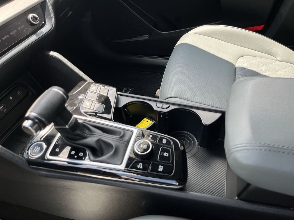 Used 2023 Black Kia X-Line image 21