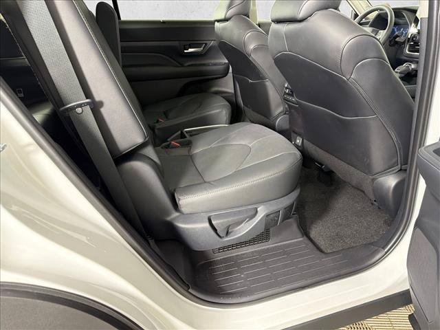 Certified Used 2026 WIND CHILL PEARL Toyota  image 16