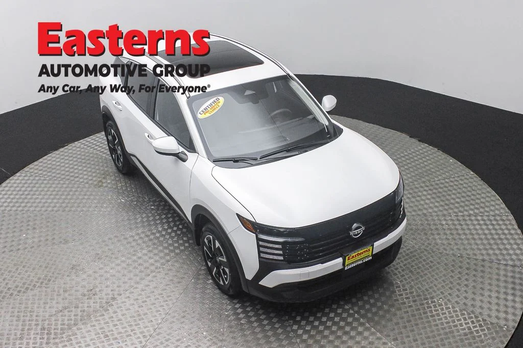 Used 2025 White Nissan SV image 3