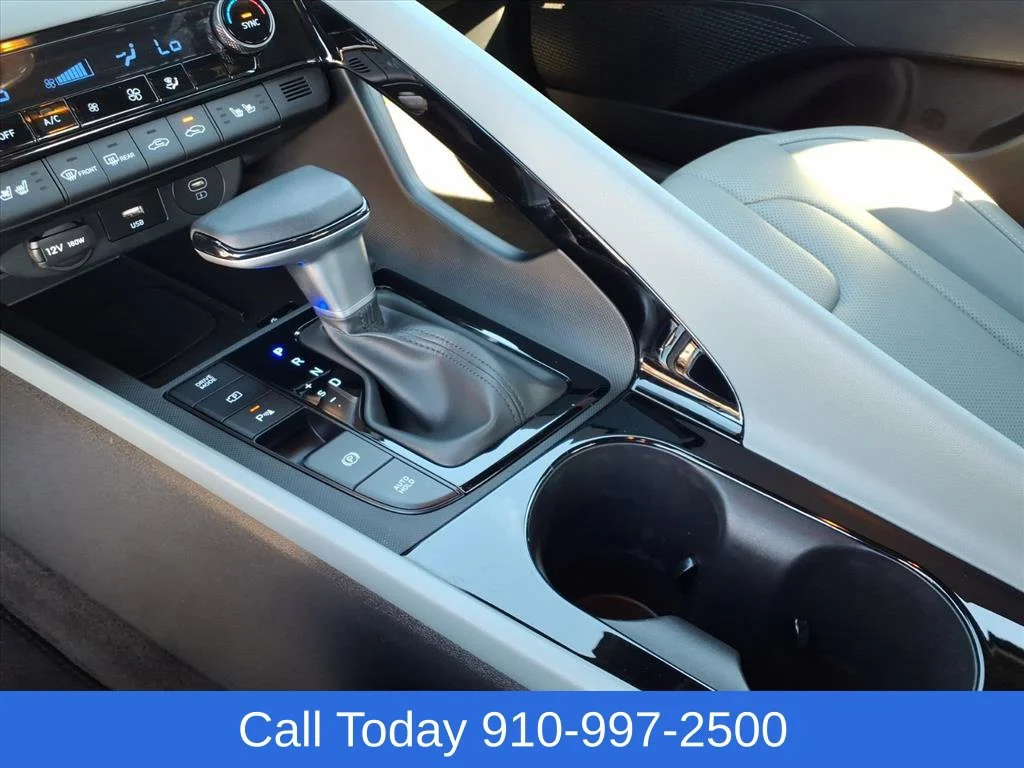 Used 2024 White Hyundai Limited image 27