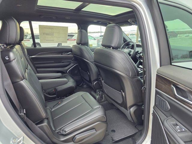 New 2026 Silver Zynith Exterior Paint Jeep Limited image 13