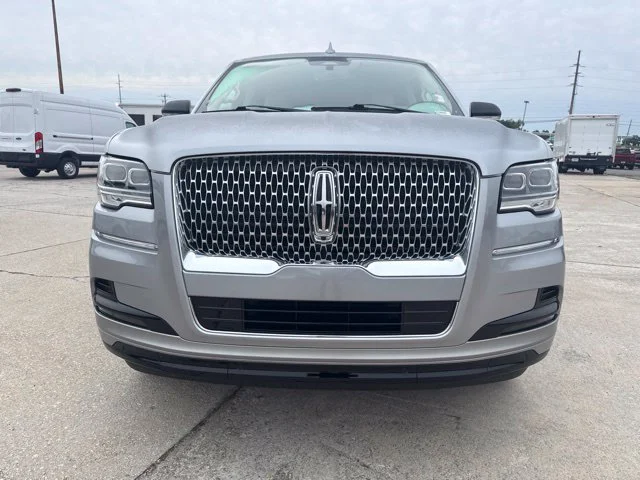 Used 2023 Silver Lincoln Reserve image 8