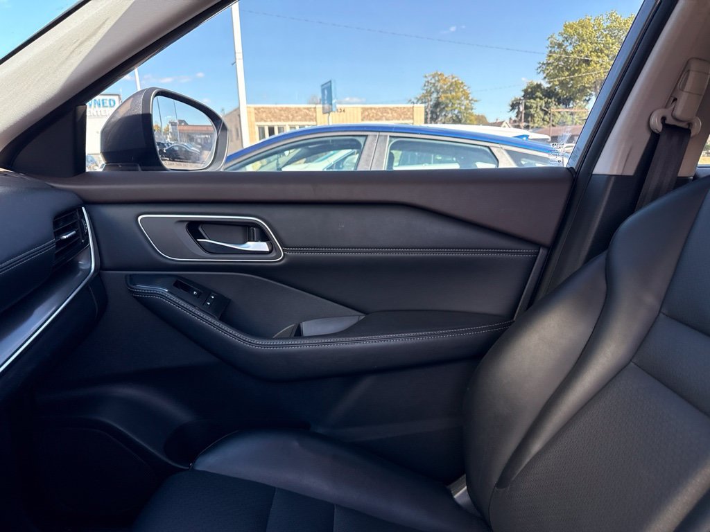 Used 2021 Silver Nissan SV image 9