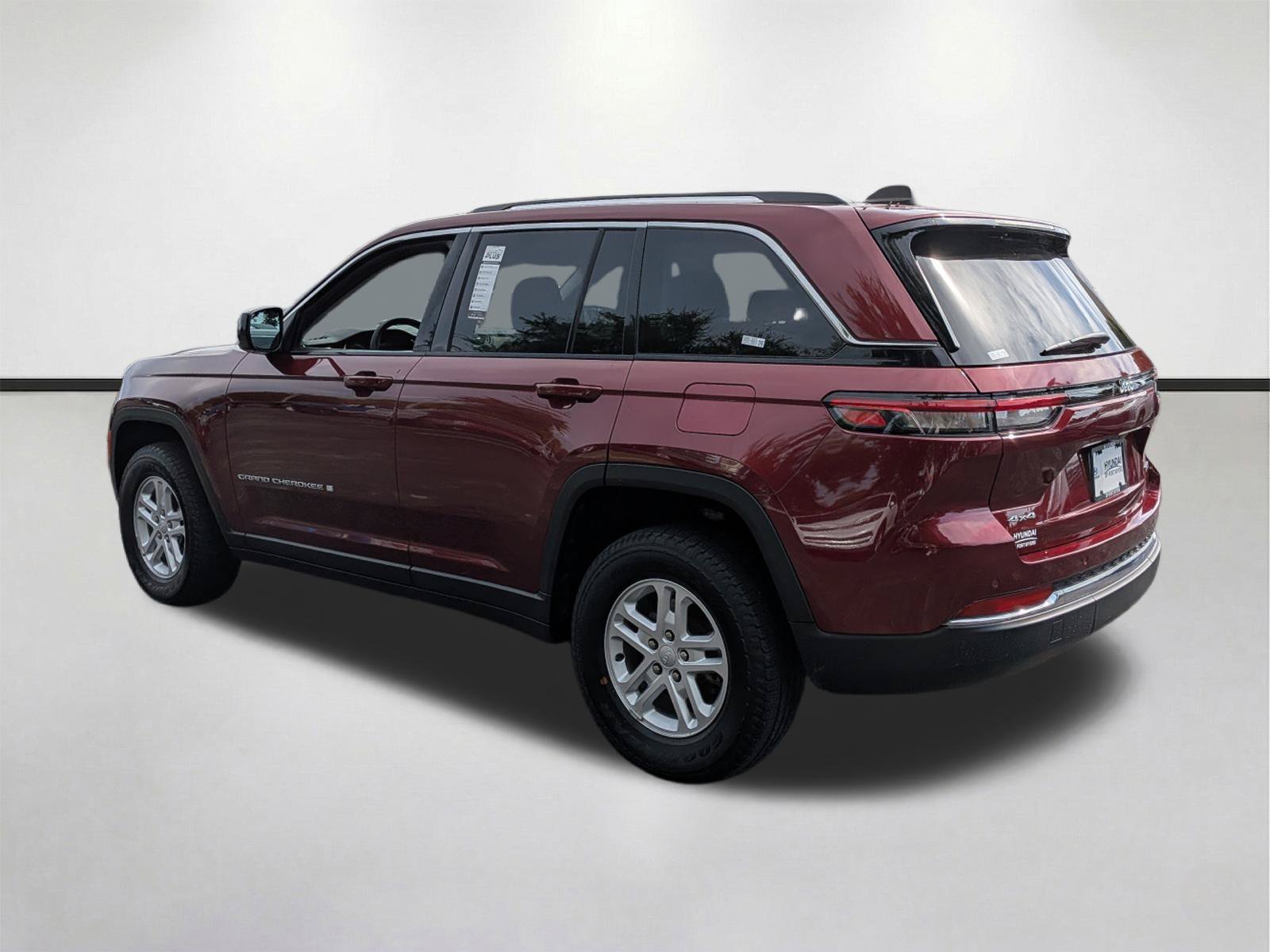 Used 2024 Velvet Red Pearlcoat Jeep Laredo image 6