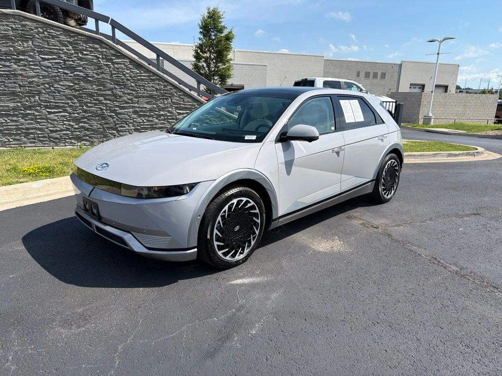 Used 2024 Gray Hyundai Limited image 3
