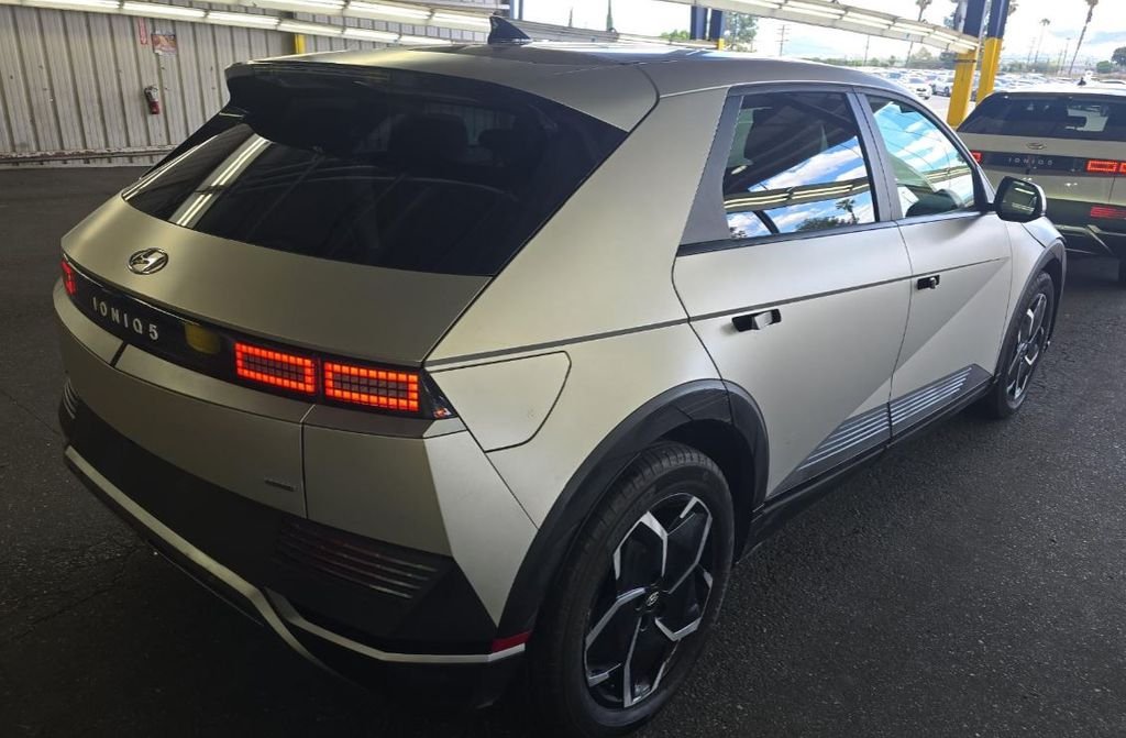 Used 2023 Gold Hyundai SEL image 4