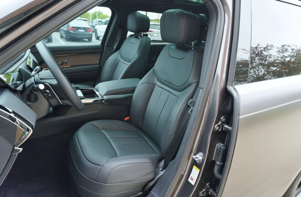 New 2026 Charente Grey Land Rover Dynamic SE image 13