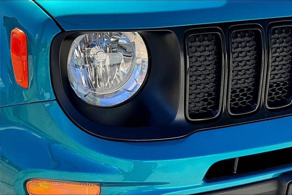Used 2022 Teal Jeep Altitude image 29