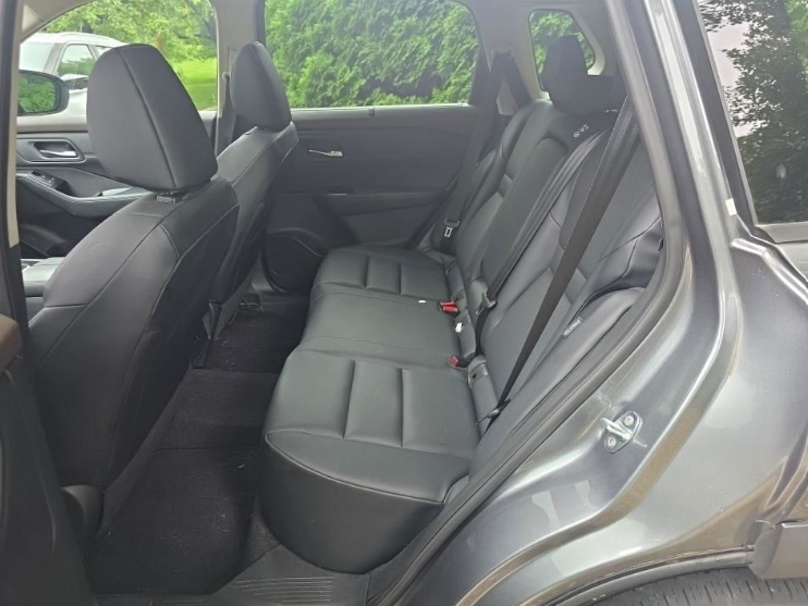 Used 2023 Gray Nissan SV image 4