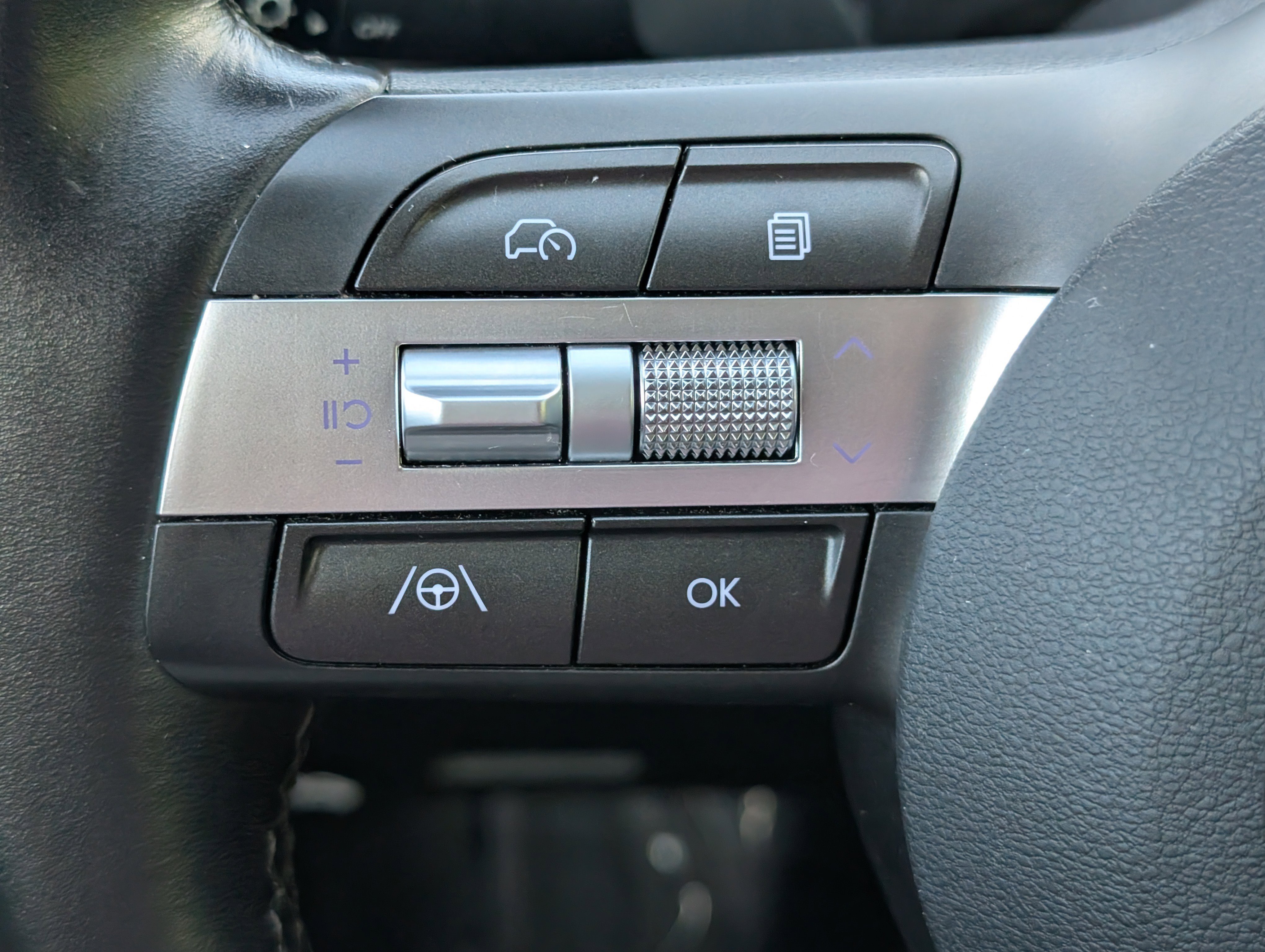 Used 2025 Neoteric Yellow Hyundai SEL image 13