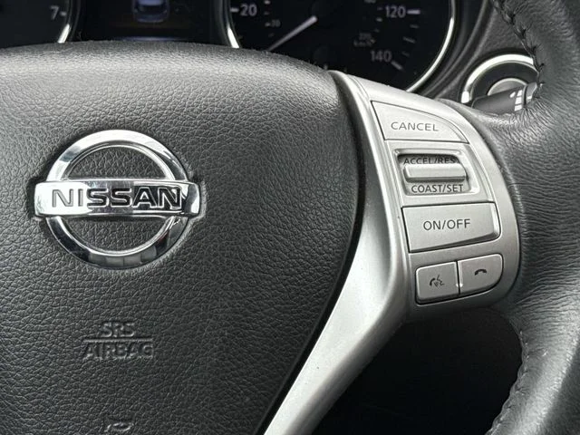 Used 2015 Red Nissan SL image 21