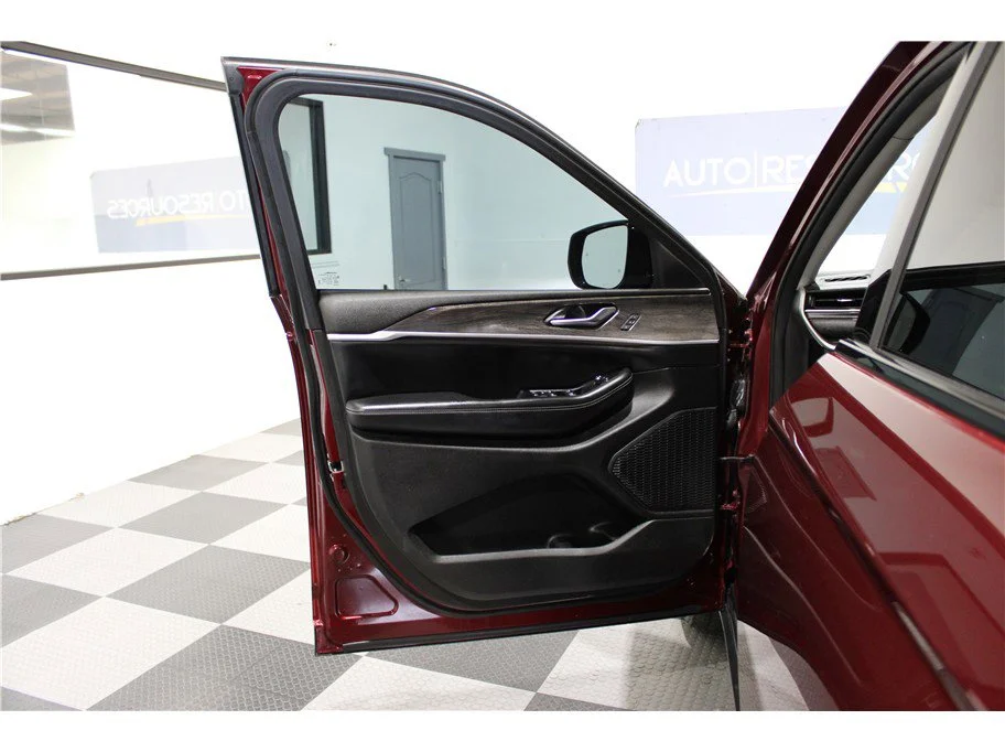 Used 2023 Velvet Red Pearlcoat Jeep Limited image 18