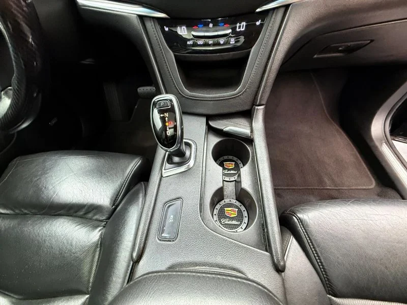 Used 2017  Cadillac Luxury Sport Utility 4D image 15