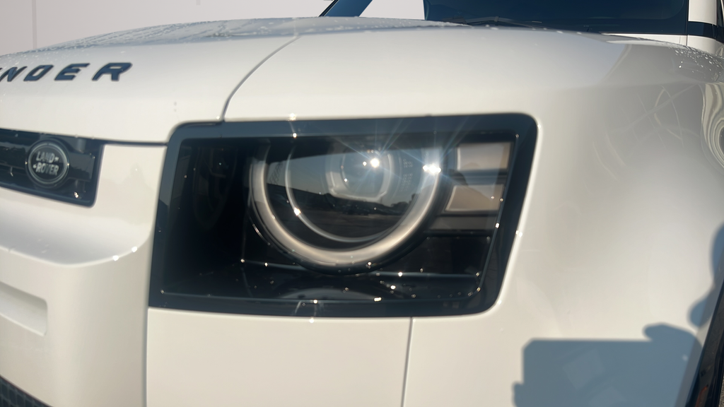 New 2026 White Land Rover X-Dynamic SE image 11
