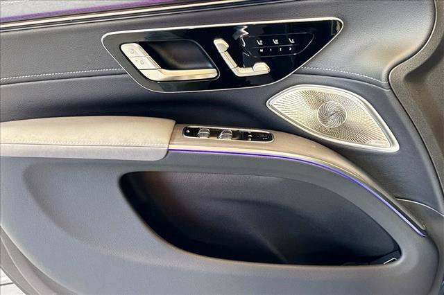 New 2026 Selenite Grey Metallic Mercedes-Benz EQS 400 image 45