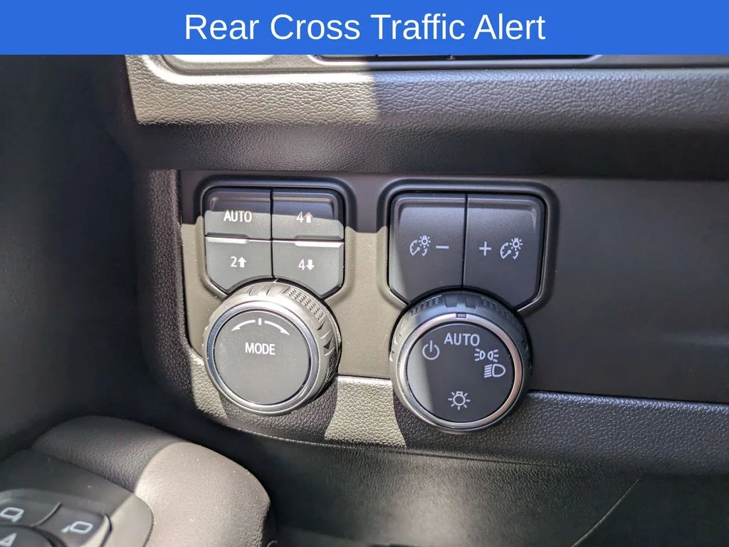 Used 2024 Gray Chevrolet Z71 image 30