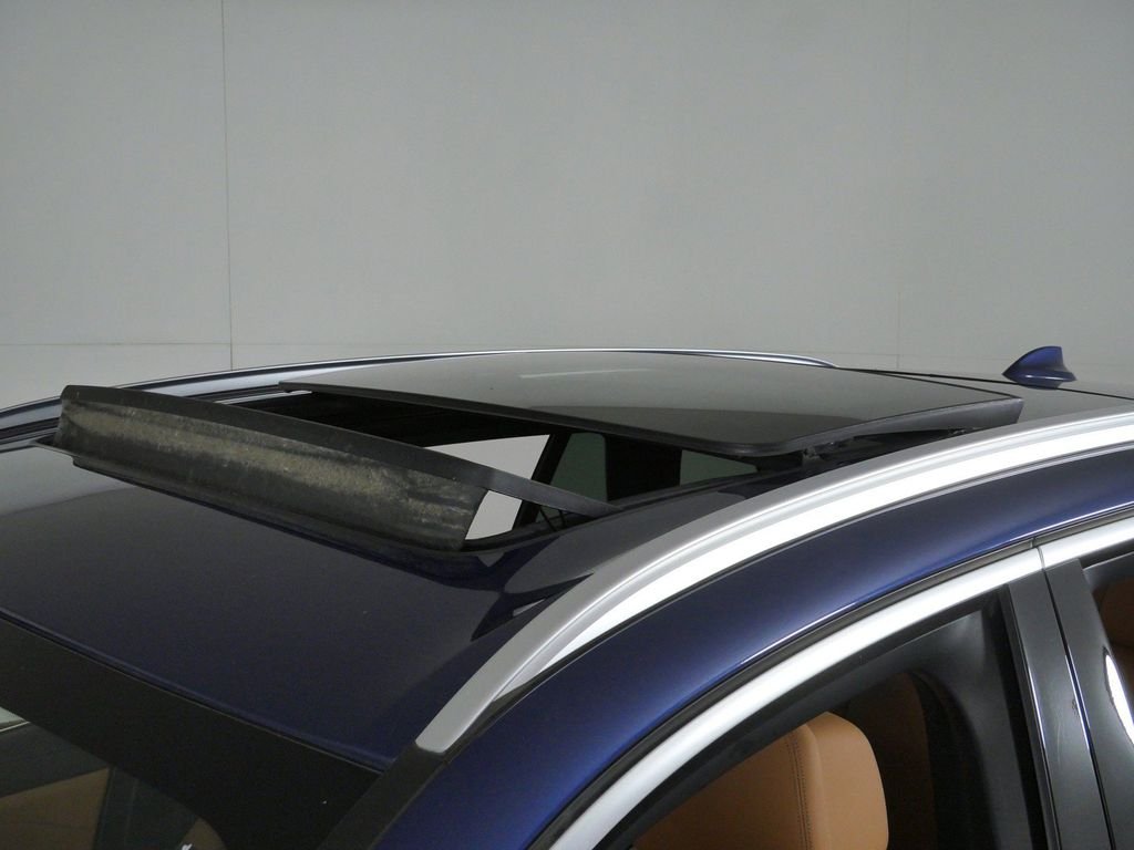 Used 2021 Phytonic Blue Metallic BMW xDrive40i image 18
