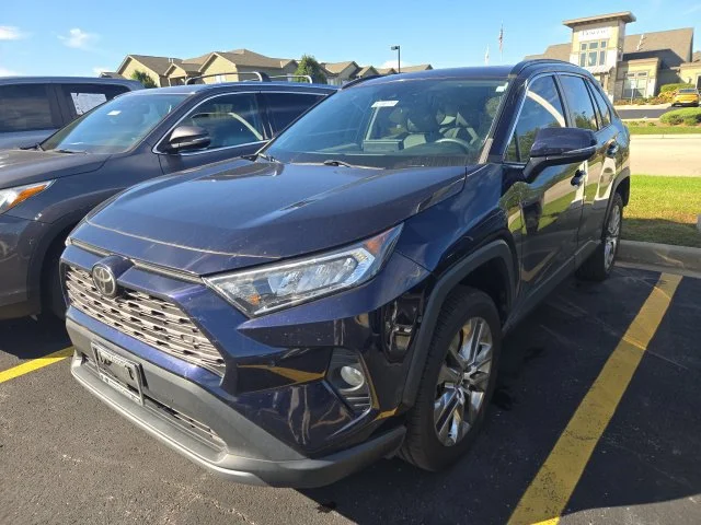 Used 2021  Toyota Limited image 3