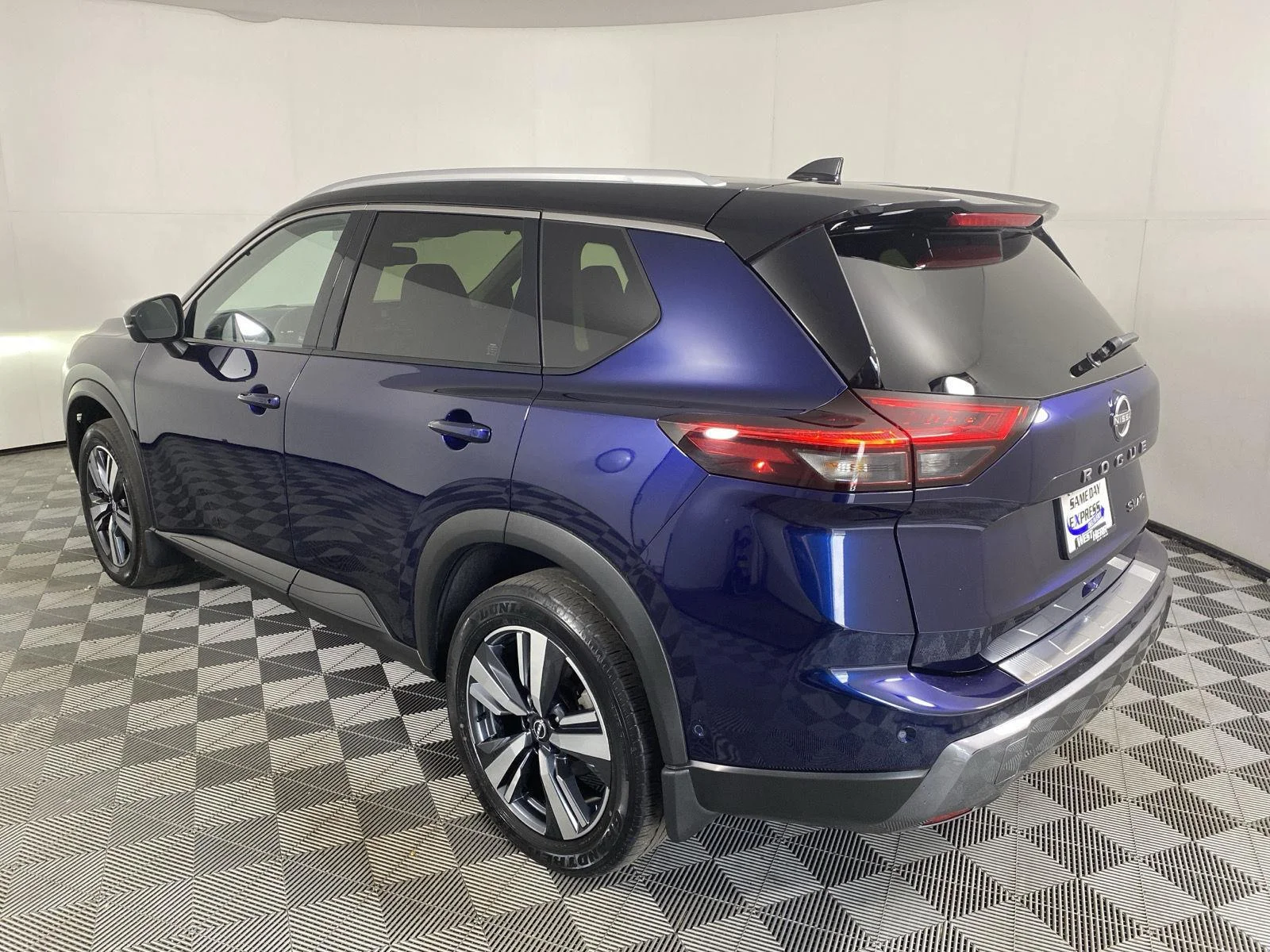 Used 2024 Deep Ocean Blue Pearl/Super Black Nissan SL image 5
