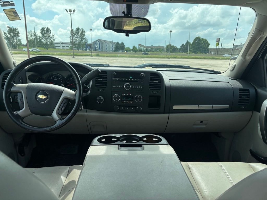 Used 2011 White Chevrolet LT image 12