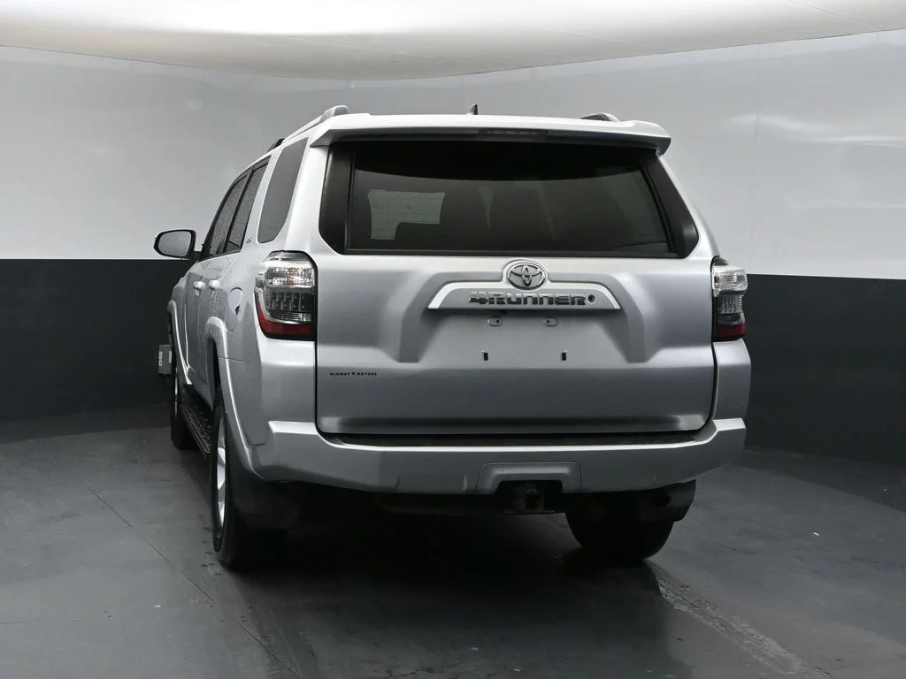 Used 2020 Silver Toyota SR5 image 3