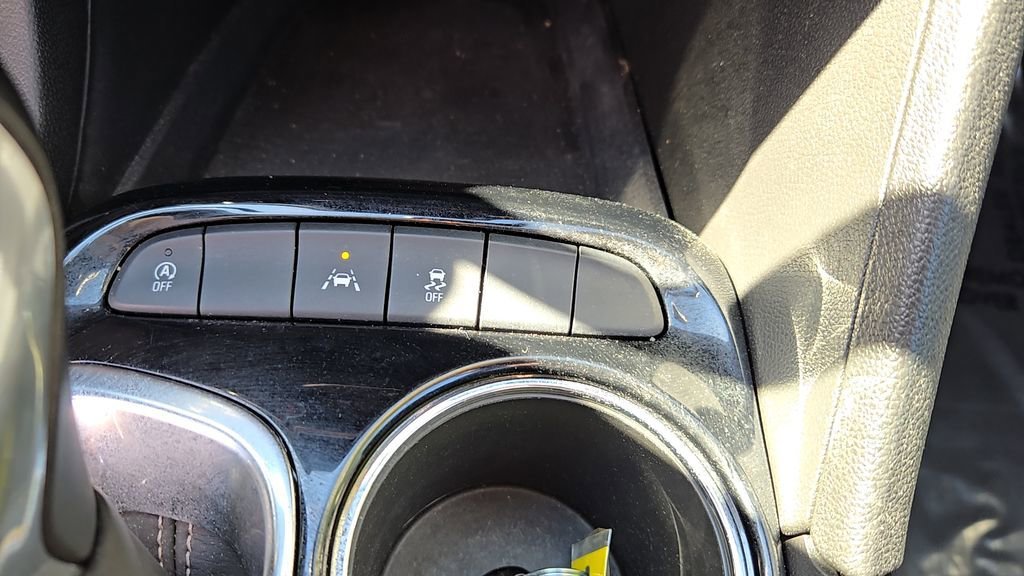 Used 2024 Summit White Buick Preferred image 19