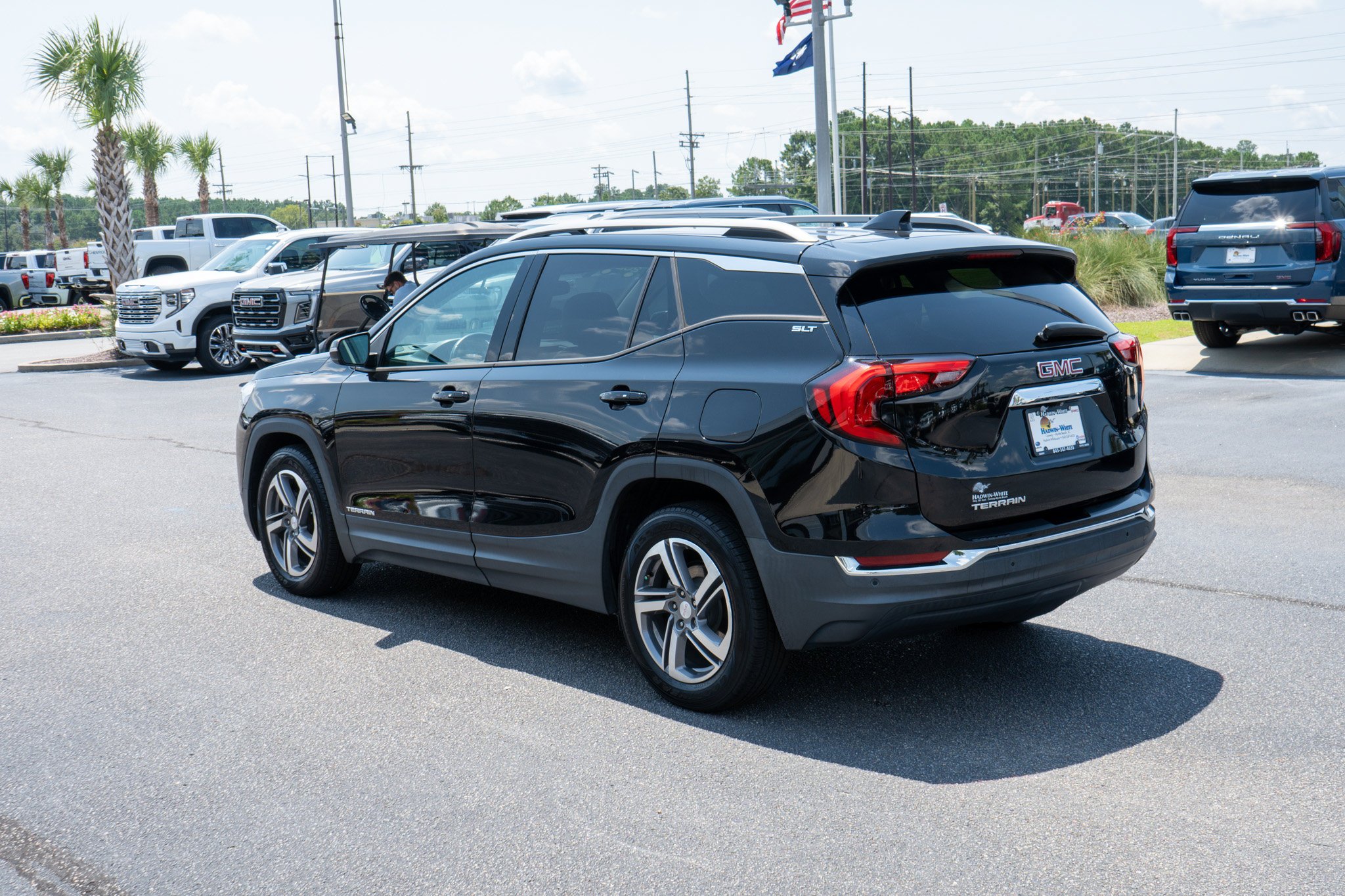 Used 2020 Ebony Twilight Metallic GMC SLT image 5