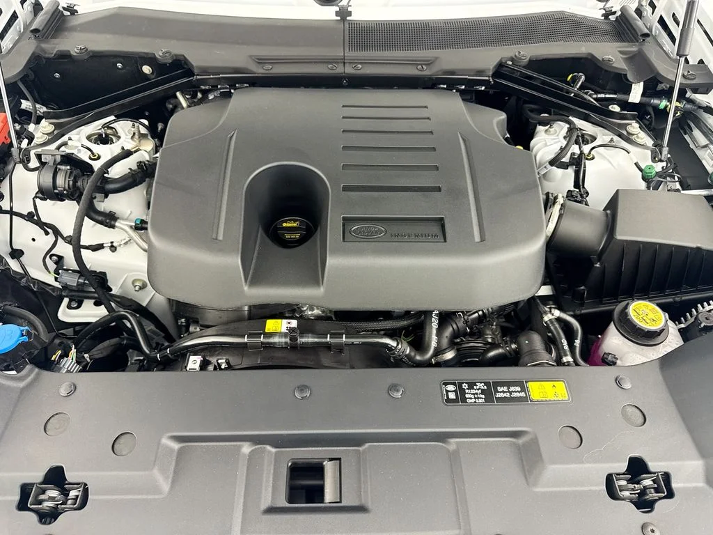 New 2026 Fuji White Land Rover X-Dynamic SE image 31
