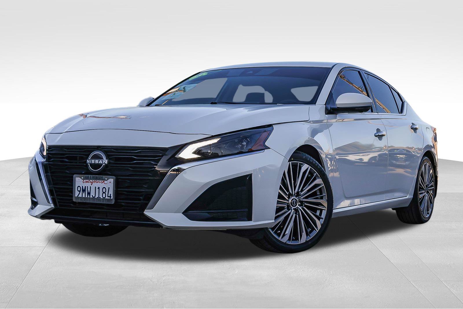 Used 2024 White Nissan 2.5 SL image 1
