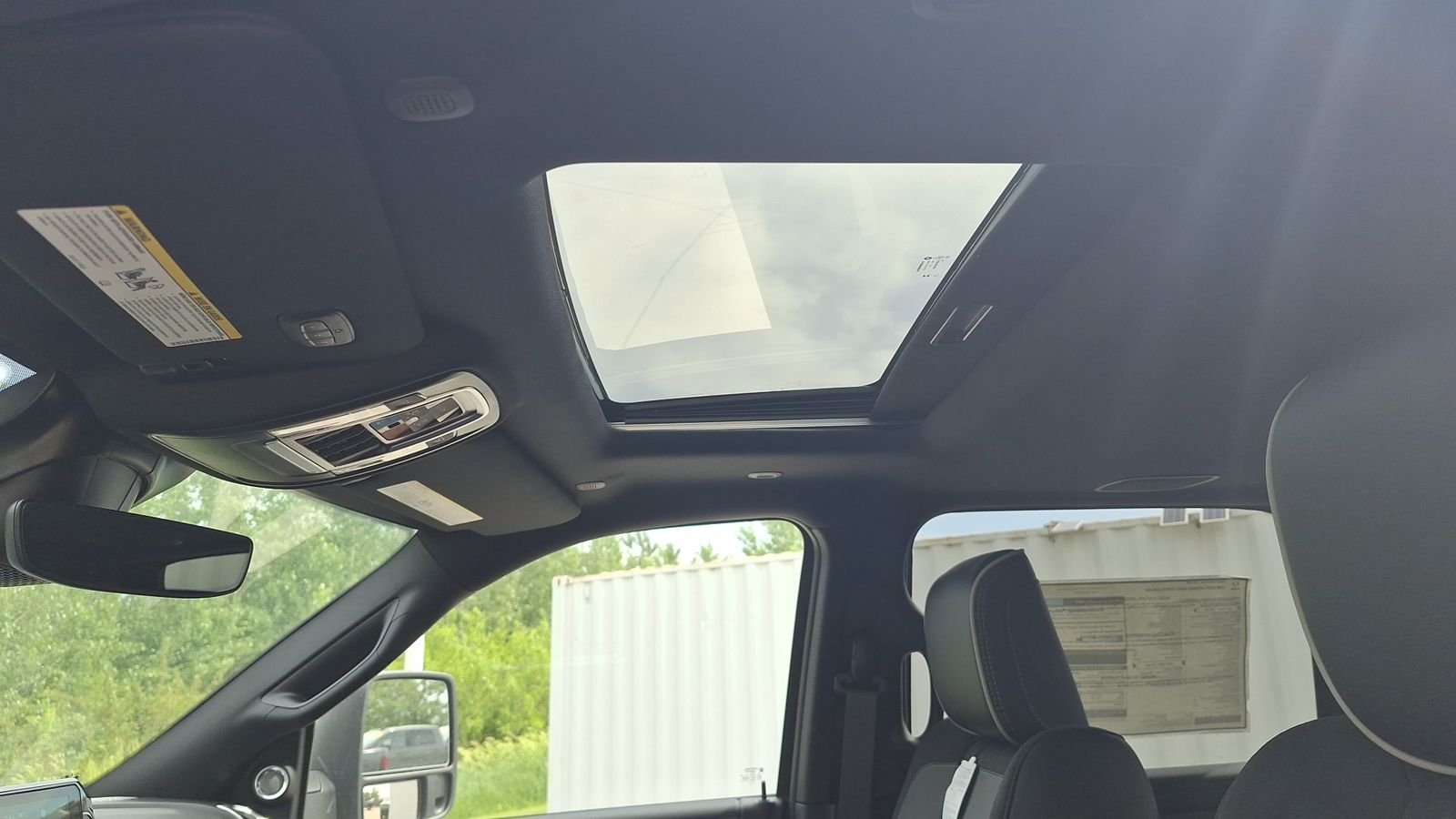 New 2026 Granite Crystal Metallic Clear-Coat Exterior Paint RAM Laramie image 25