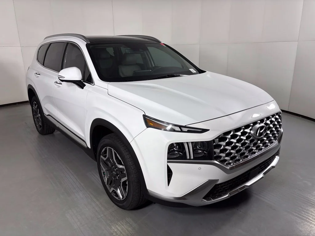 Used 2023 White Hyundai Limited image 2