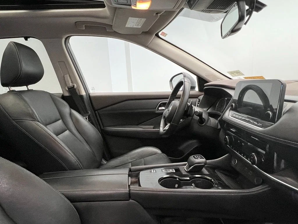 Used 2021 Gray Nissan SL image 6