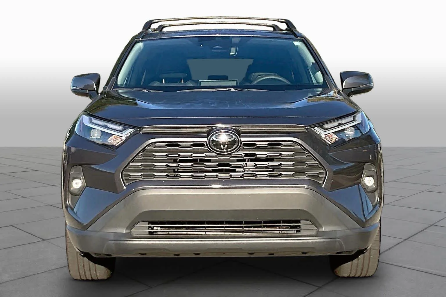 Used 2025 Magnetic Gray Metallic Toyota XLE Premium image 4
