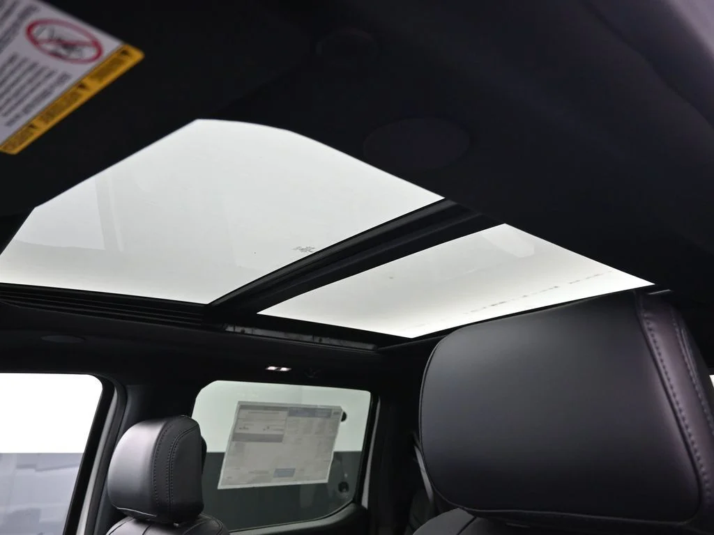 New 2026 Star White Metallic Tri-Coat Ford Platinum image 23