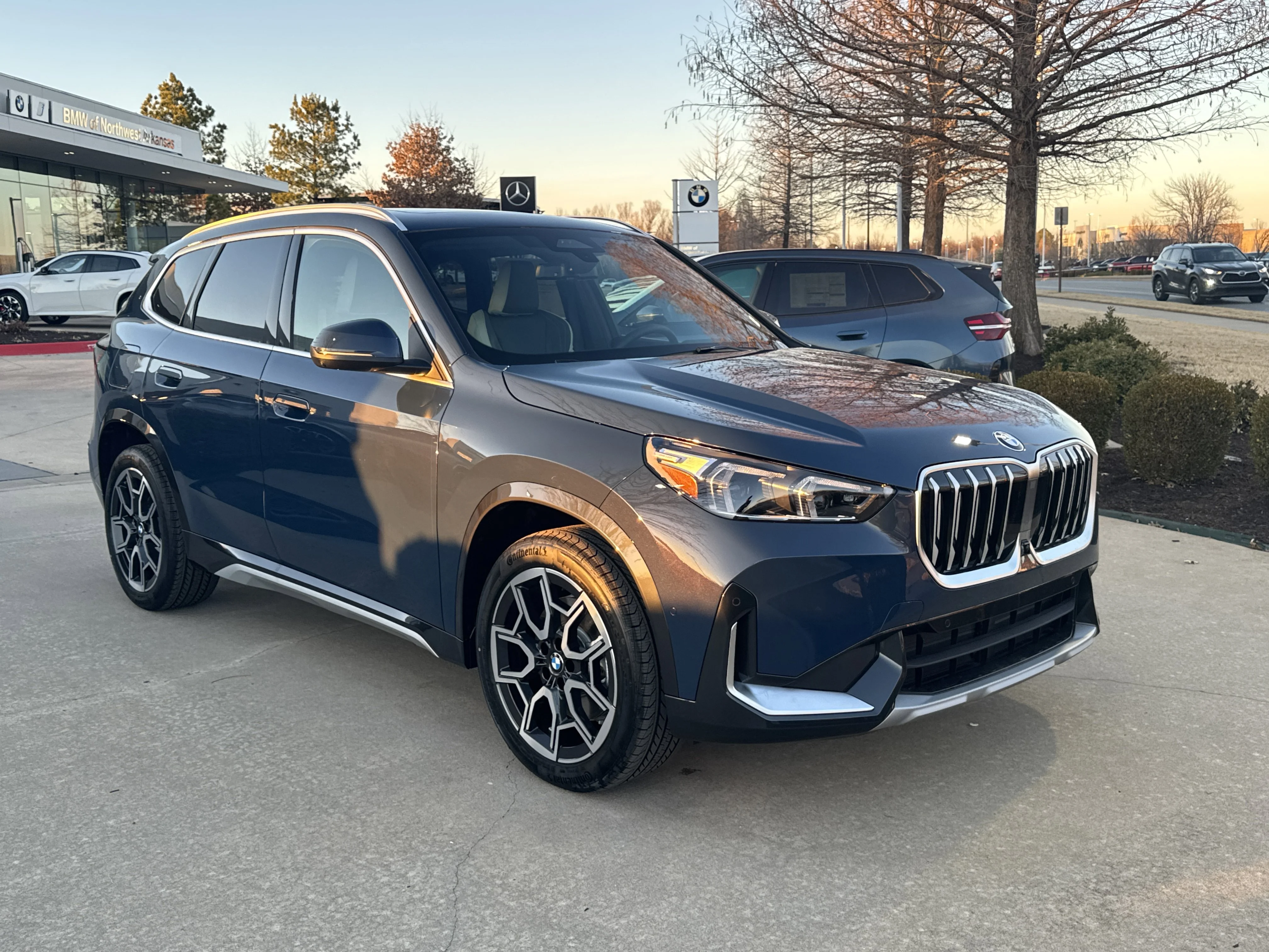 New 2026 0C7R Night Dusk Blue Metallic BMW xDrive28i image 6