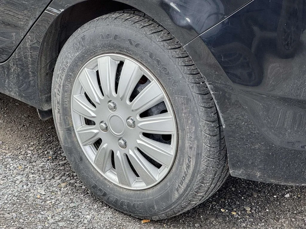 Used 2014 Black Hyundai GS image 13
