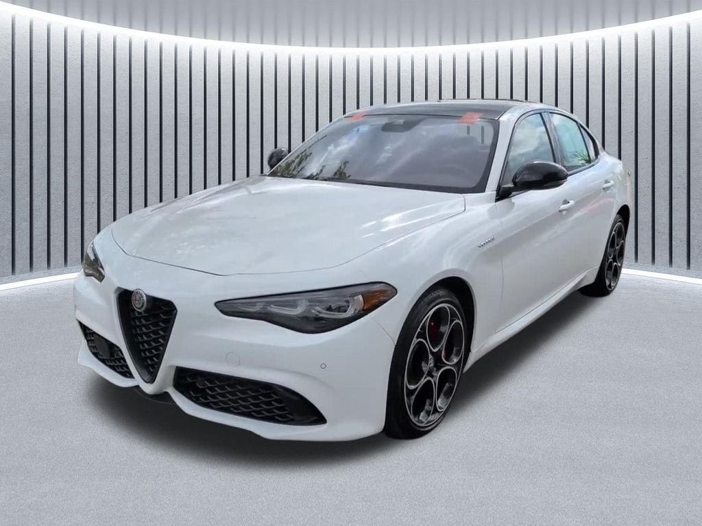 Used 2024 White Alfa Romeo Veloce image 20