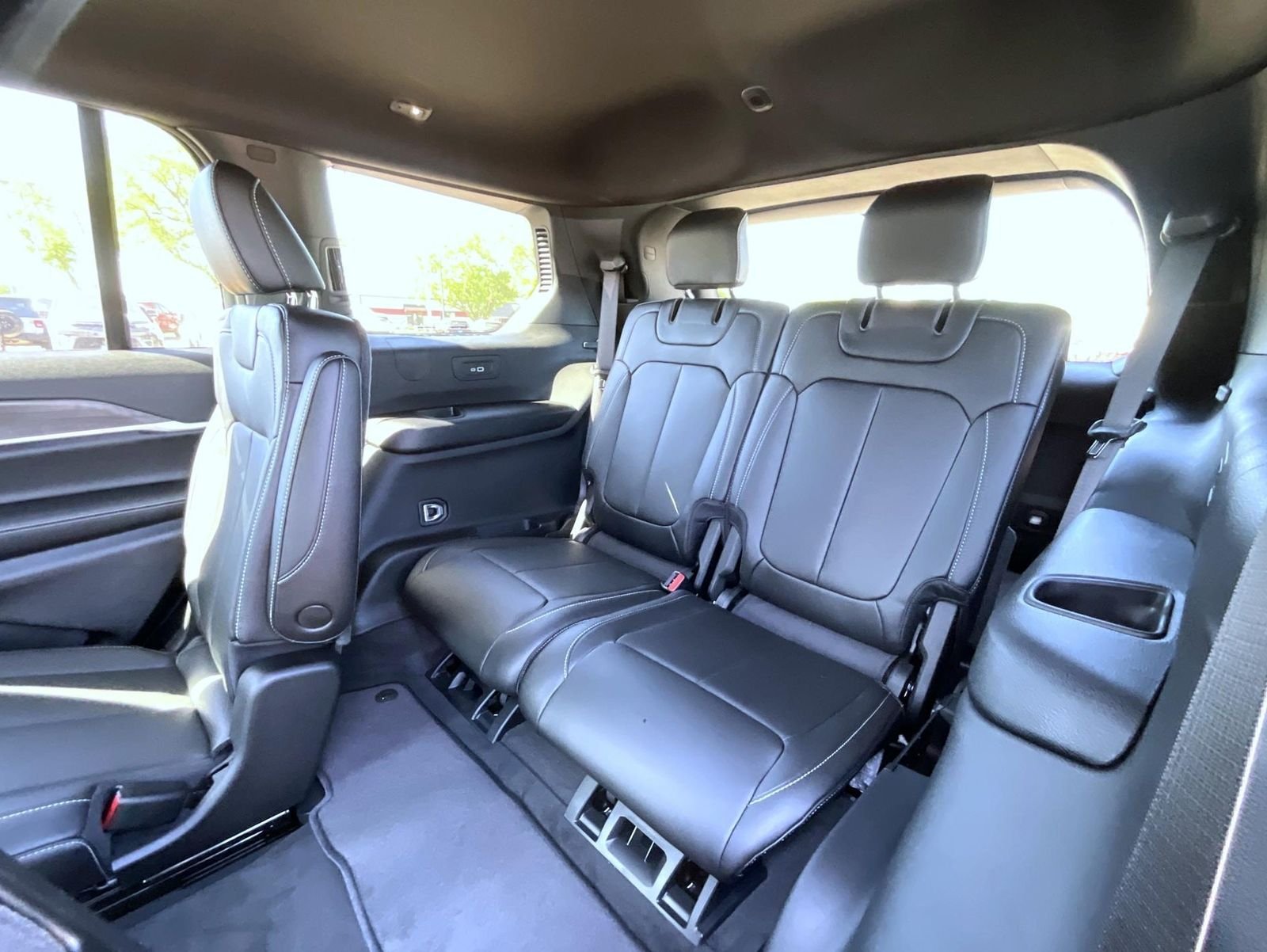 New 2026 Bright White Clear-Coat Exterior Paint Jeep Limited image 13