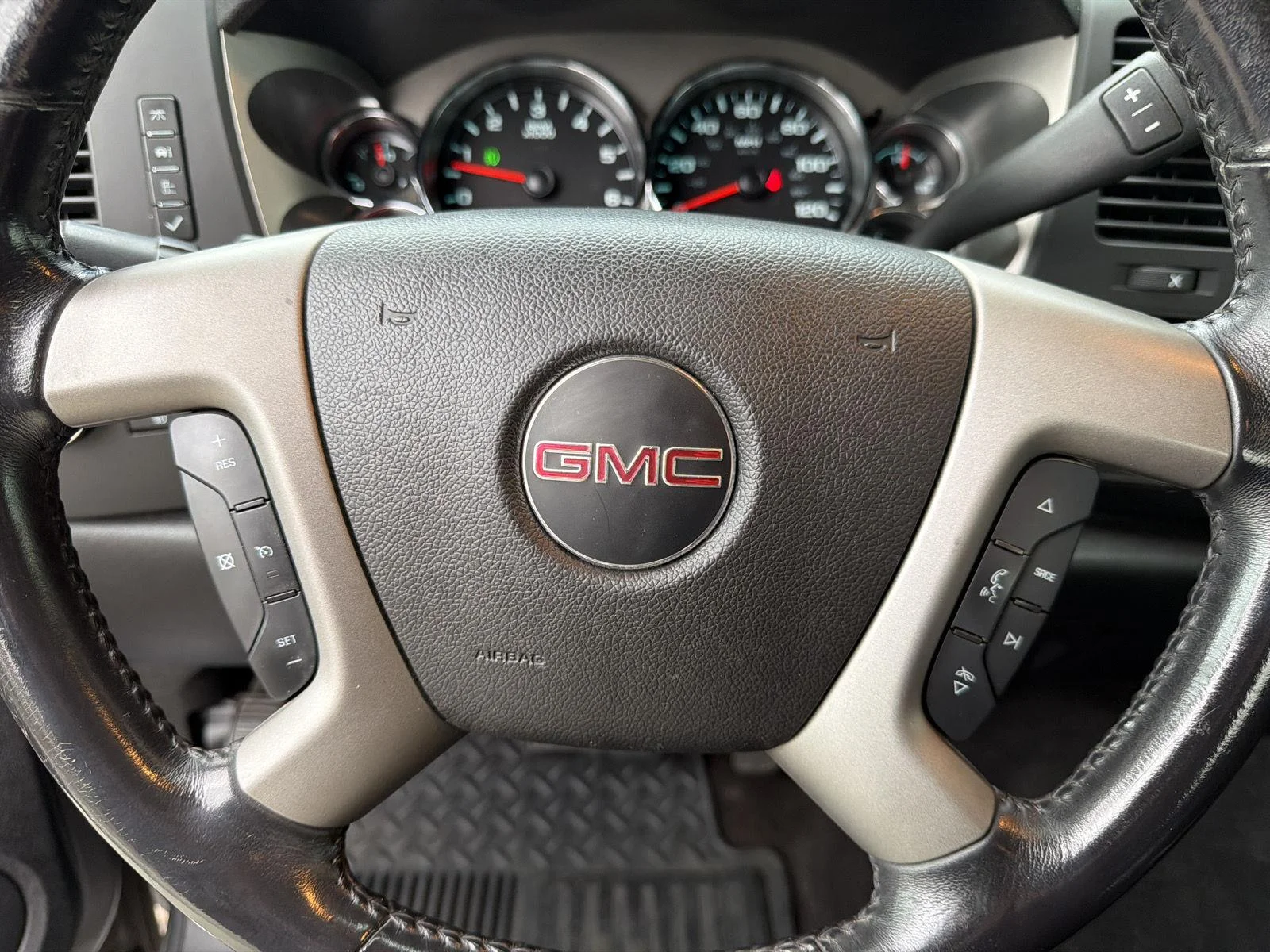 Used 2012 STEEL GRAY METALLIC GMC SLE image 19