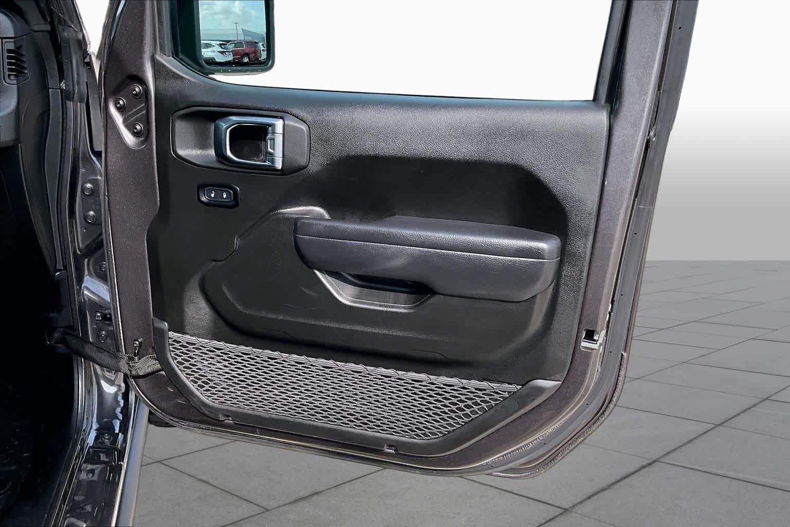 Used 2025 Granite Crystal Metallic Clearcoat Jeep Willys image 22