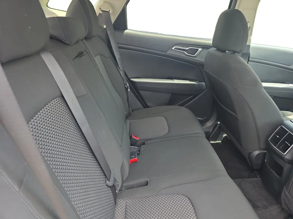 2025 Kia Sportage LX - Photo 23