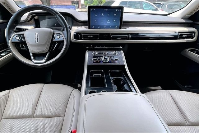 Used 2023 White Lincoln Reserve image 6