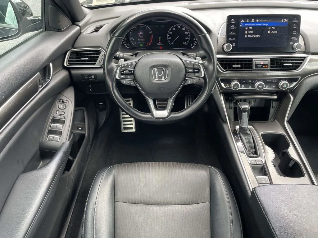 Used 2018  Honda Sport image 23