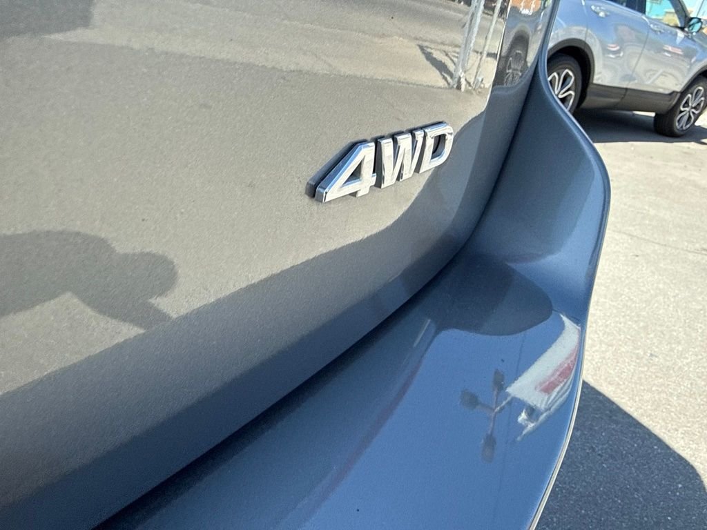 Used 2020 Gray Nissan S image 7