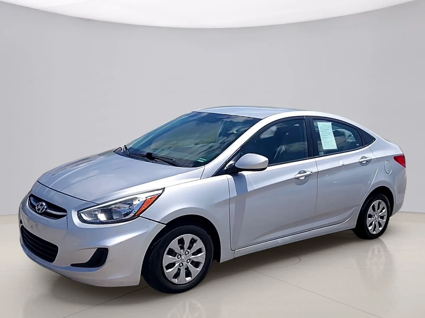 Used 2016 Silver Hyundai SE image 1