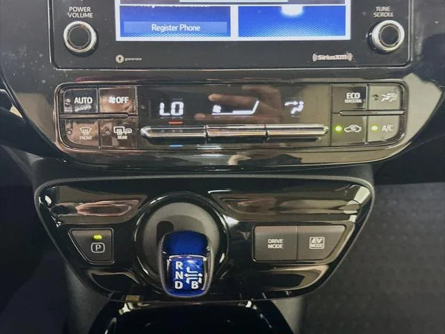 Certified Used 2022 WIND CHILL PEARL Toyota  image 17