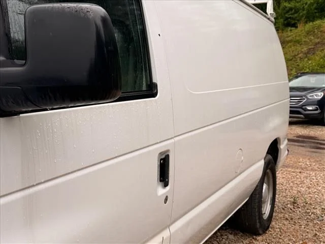 Used 2006 White Ford Commercial image 16