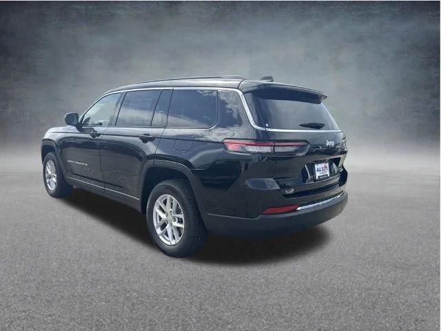 New 2026 Diamond Black Crystal Pearl-Coat Exterior Paint Jeep Laredo X image 6