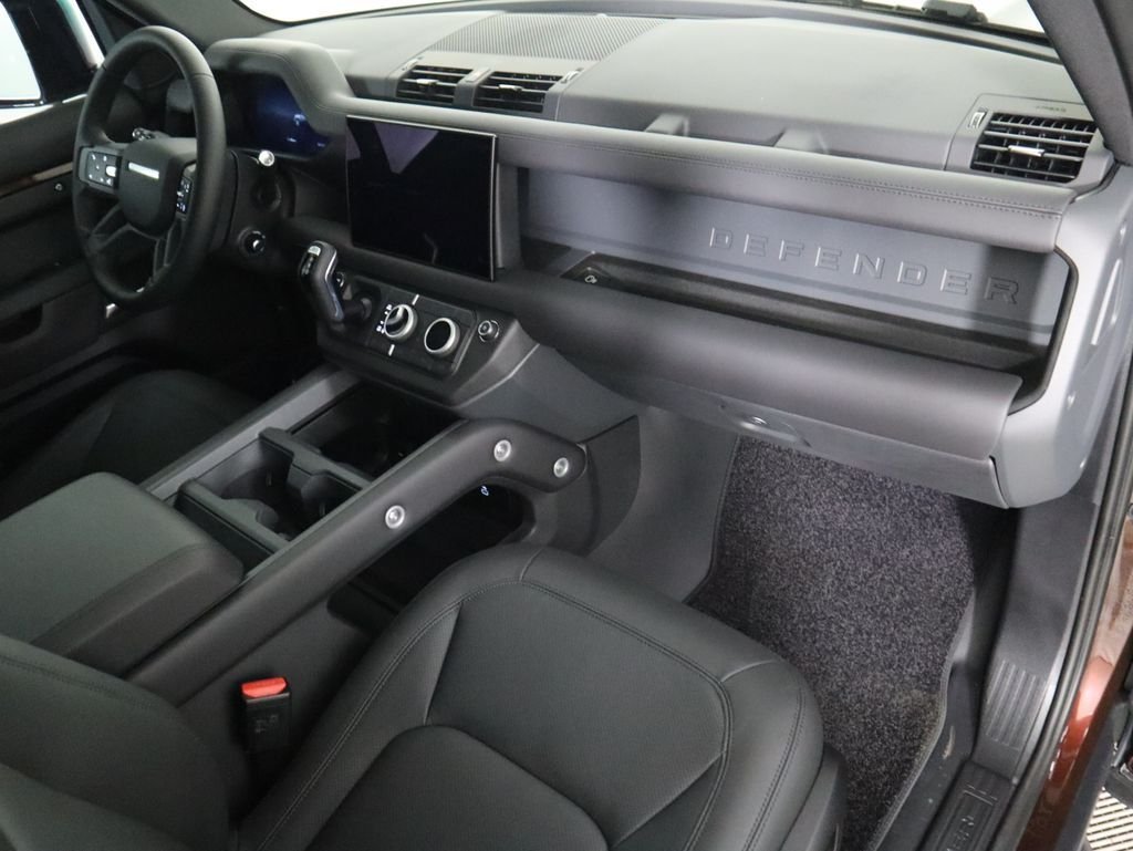 2025 Land Rover Defender S - Photo 19