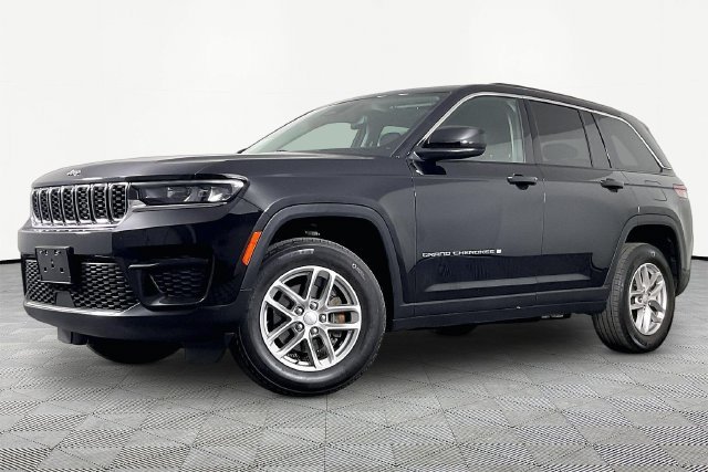 Used 2023 Black Jeep Laredo image 1